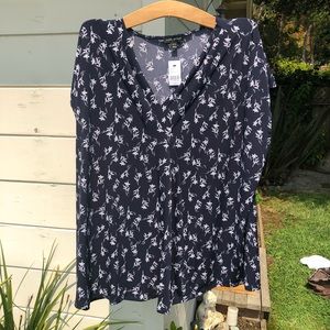 Women’s Sleeveless Blouse